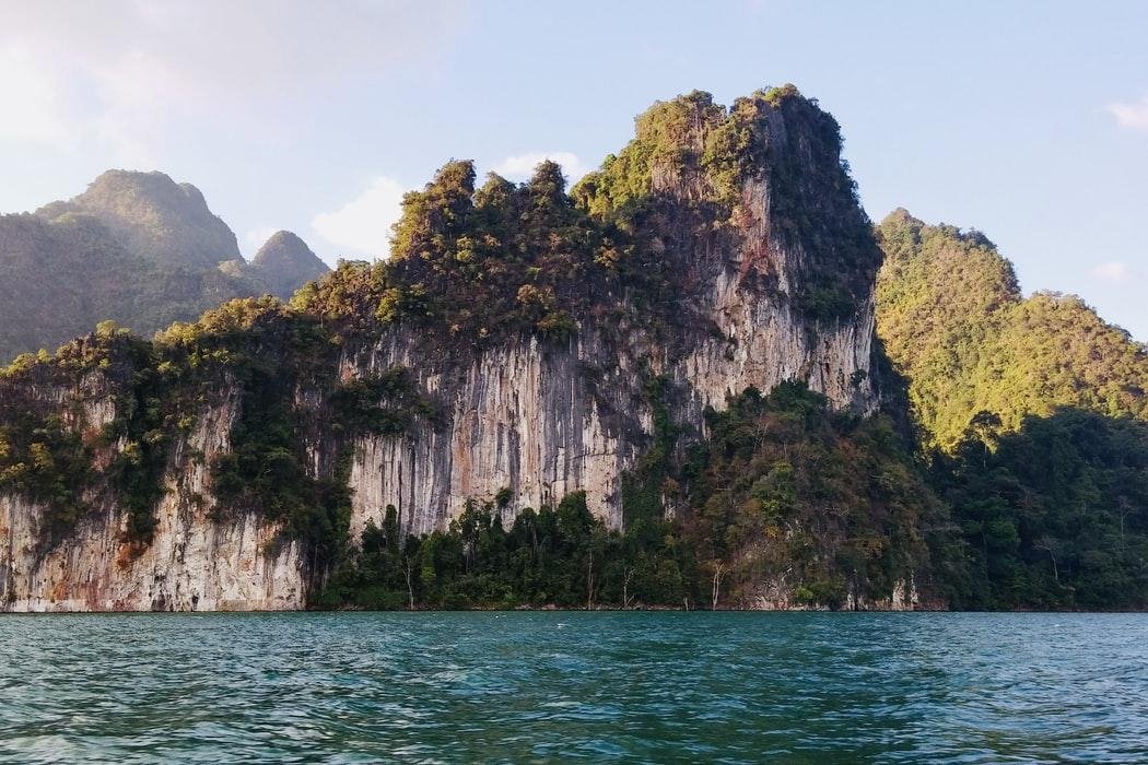 Tour Parco Nazionale di Khao Sok - rocce calcaree millenarie
